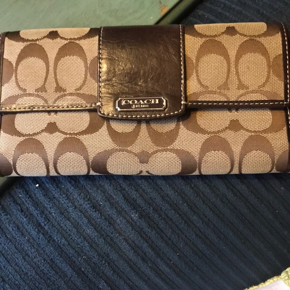 Coach Signature Wallet - Picture 8 of 8